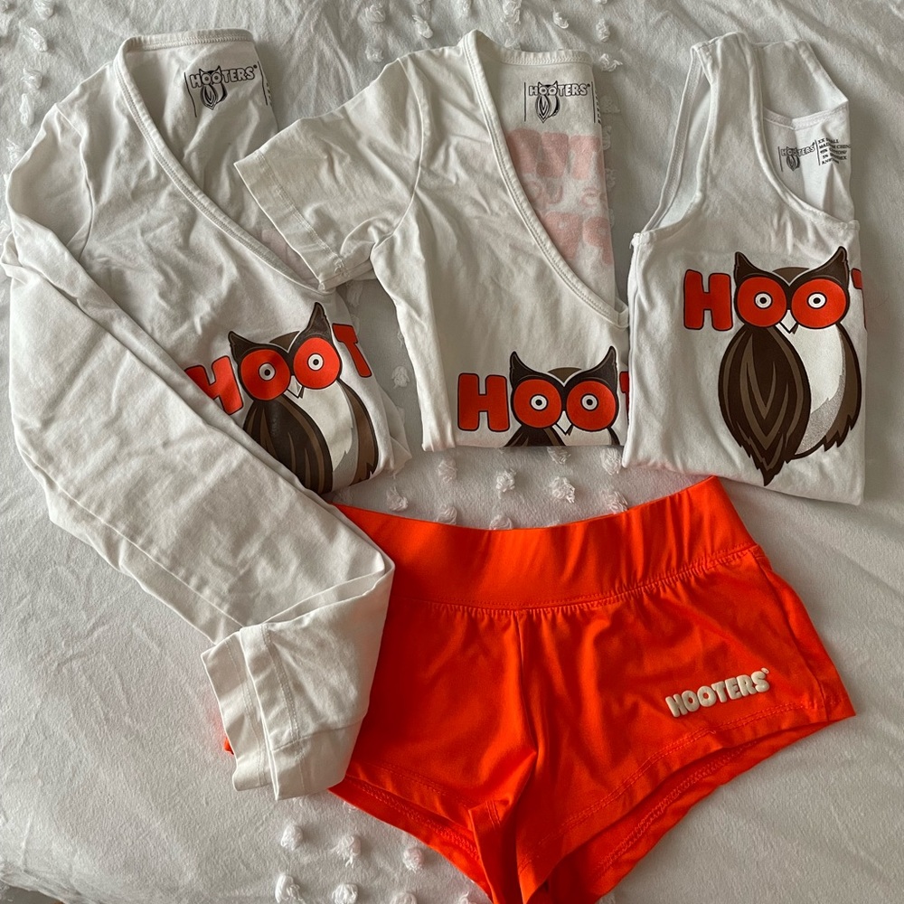 Hooters uniform bundle 🧡🦉